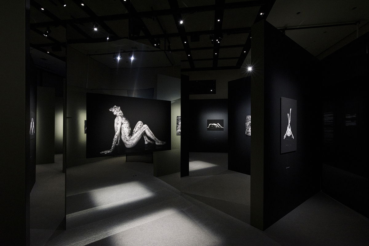 Chanel-photo-exhibtion-(from-Nexus-official)-01-light.jpg