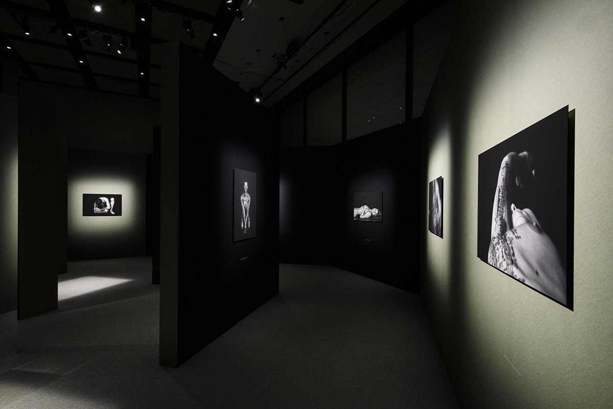 Chanel-photo-exhibtion-(from-Nexus-official)-04-light.jpg