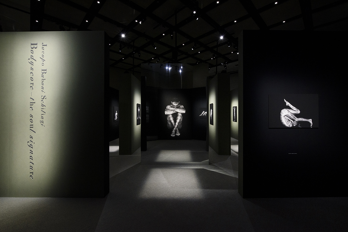 Chanel-photo-exhibtion-(from-Nexus-official)-09-light.jpg